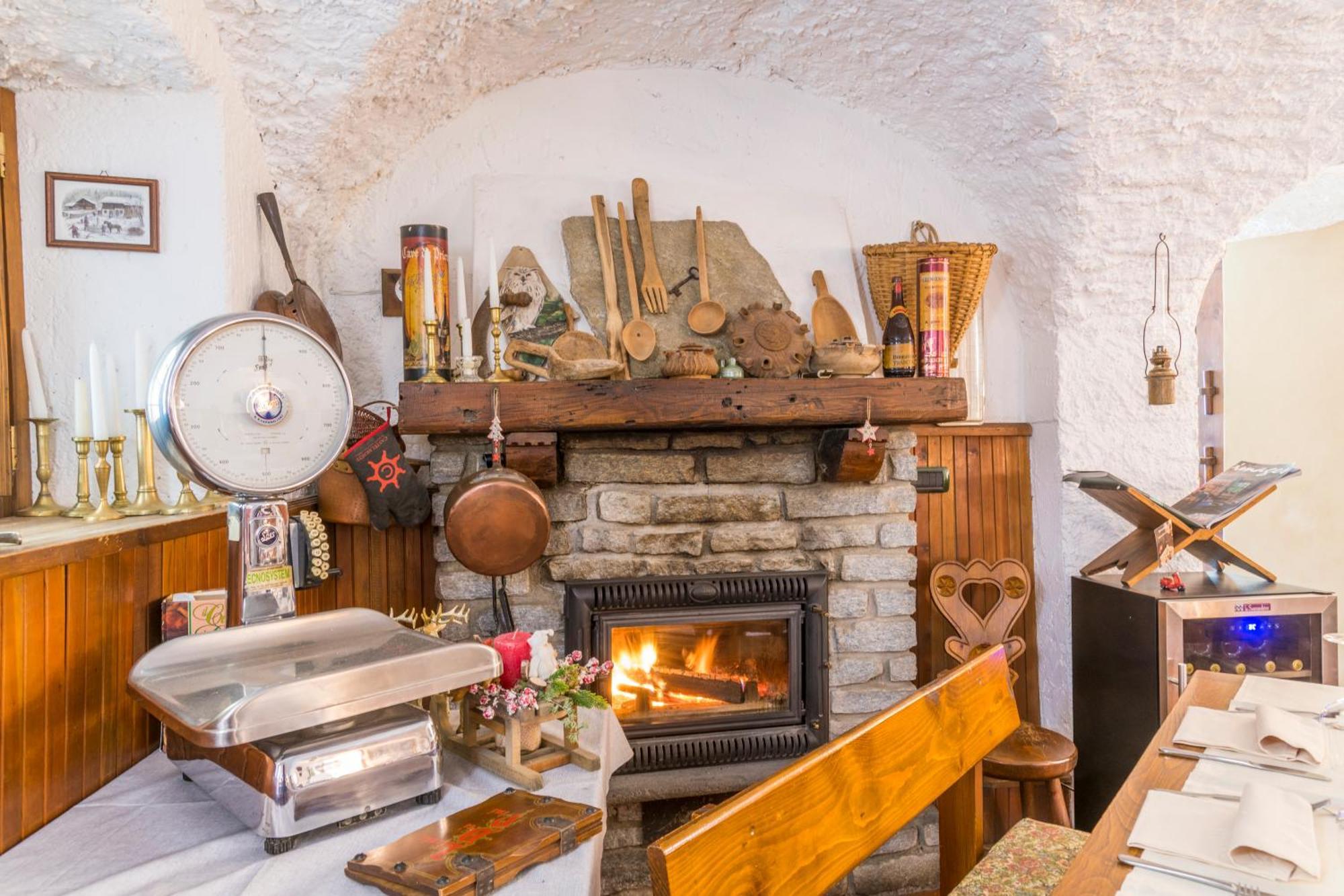 La Placette - Albergo Diffuso E Trattoria Usseaux Ngoại thất bức ảnh