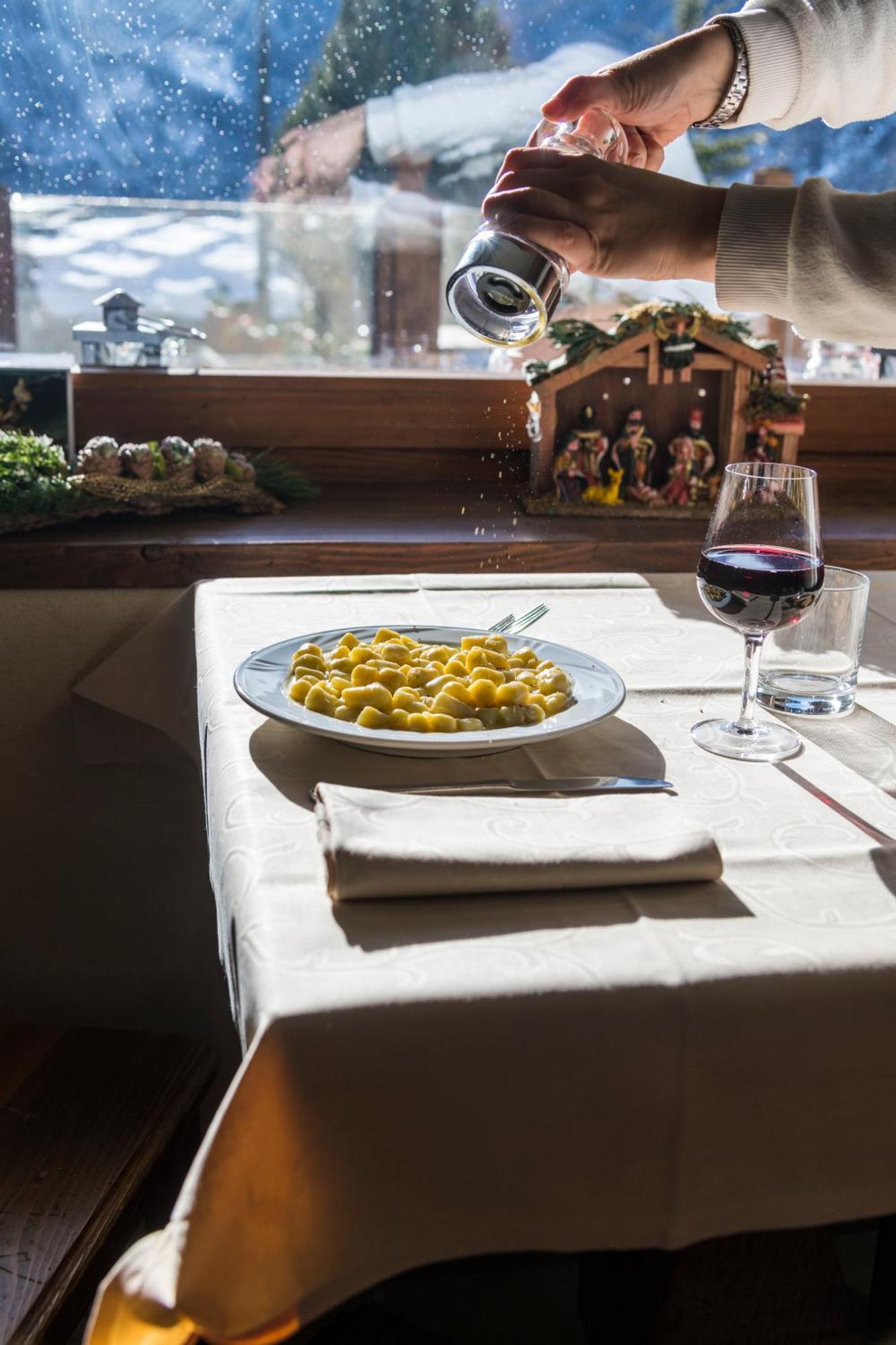 La Placette - Albergo Diffuso E Trattoria Usseaux Ngoại thất bức ảnh
